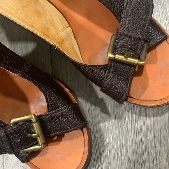 Maneesilp Handmade Deep Brown Leather Wood Heel Sandals with Gold Details - Picture 5 of 12